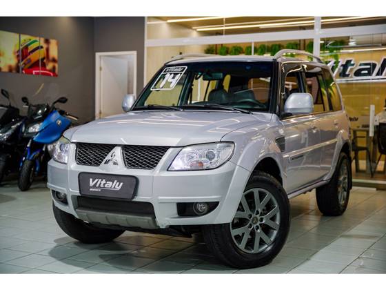 MITSUBISHI PAJERO TR4 2.0 4X2 16V 140CV FLEX 4P MANUAL MITSUBISHI PAJERO TR4 2.0 4X2 16V 140CV FLEX 4P MANUAL